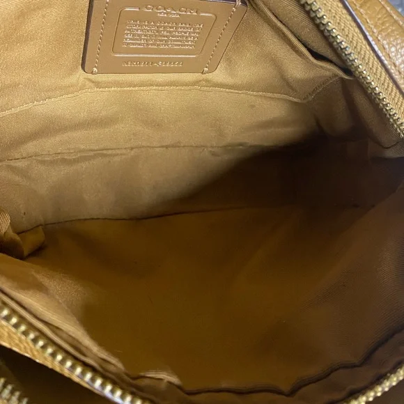 Coach Mustard Yellow Leather Crossbody Bag with Classic Design - Picture 9 of 9